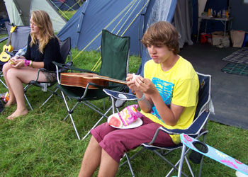 joel eating a guitar sandwich