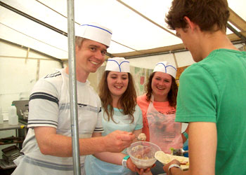 jamie, wopsi and martha serving the troops